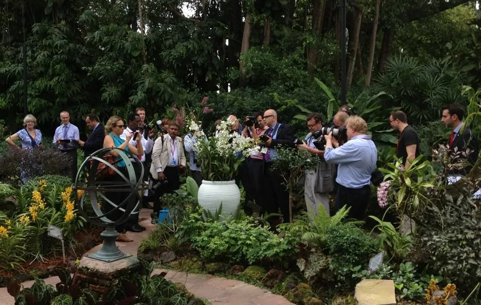 Media Following Royal Tour at Botanic Gardens via Rose Sky News September 11. 2012